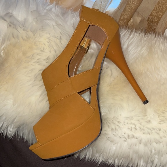 Qupid Shoes - Tan heels